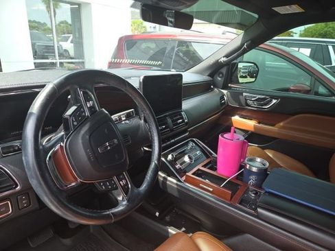 Used 2021 Lincoln Navigator Reserve AWD/4WD image 10