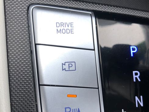 Certified 2024 Hyundai Elantra Limited image 24