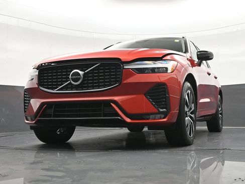 Used 2024 Volvo XC60 B5 Core AWD/4WD image 32