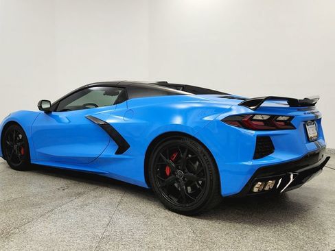 Used 2021 Chevrolet Corvette Stingray Premium Conv w/ Z51 Performance Package RWD image 3