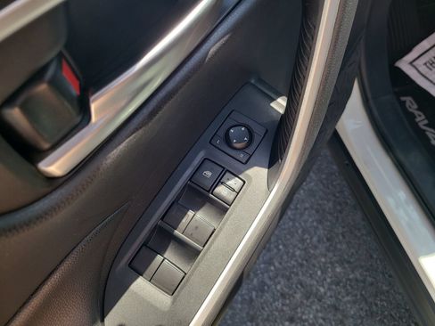 Used 2020 Toyota RAV4 XLE w/ Convenience Package AWD/4WD image 11