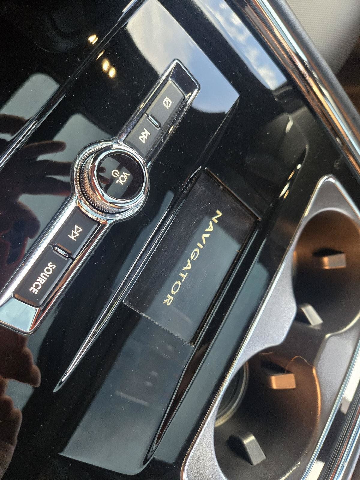 Used 2018 Lincoln Navigator Reserve w/ Technology Package AWD/4WD image 15