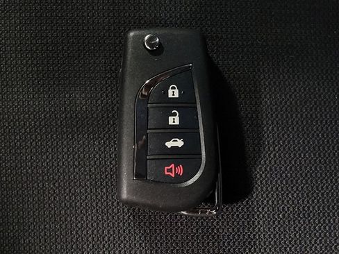 Used 2022 Toyota Corolla LE FWD image 32
