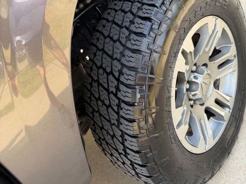 Used 2016 Toyota Tacoma SR5 w/ Towing Package image 13