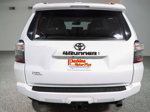 Used 2023 Toyota 4Runner SR5 Premium w/ Moonroof Package AWD/4WD image 8