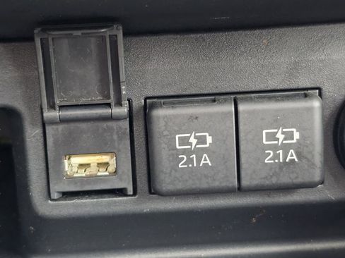 Used 2020 Toyota Highlander XLE image 9