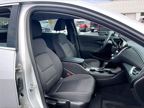 Used 2016 Chevrolet Malibu LT image 11