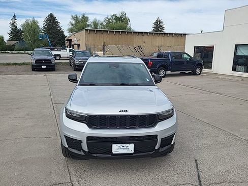 Used 2023 Jeep Grand Cherokee L Laredo AWD/4WD image 3
