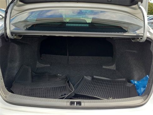 Used 2025 Toyota Corolla LE image 5