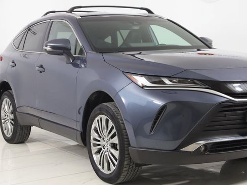 Used 2023 Toyota Venza XLE image 36