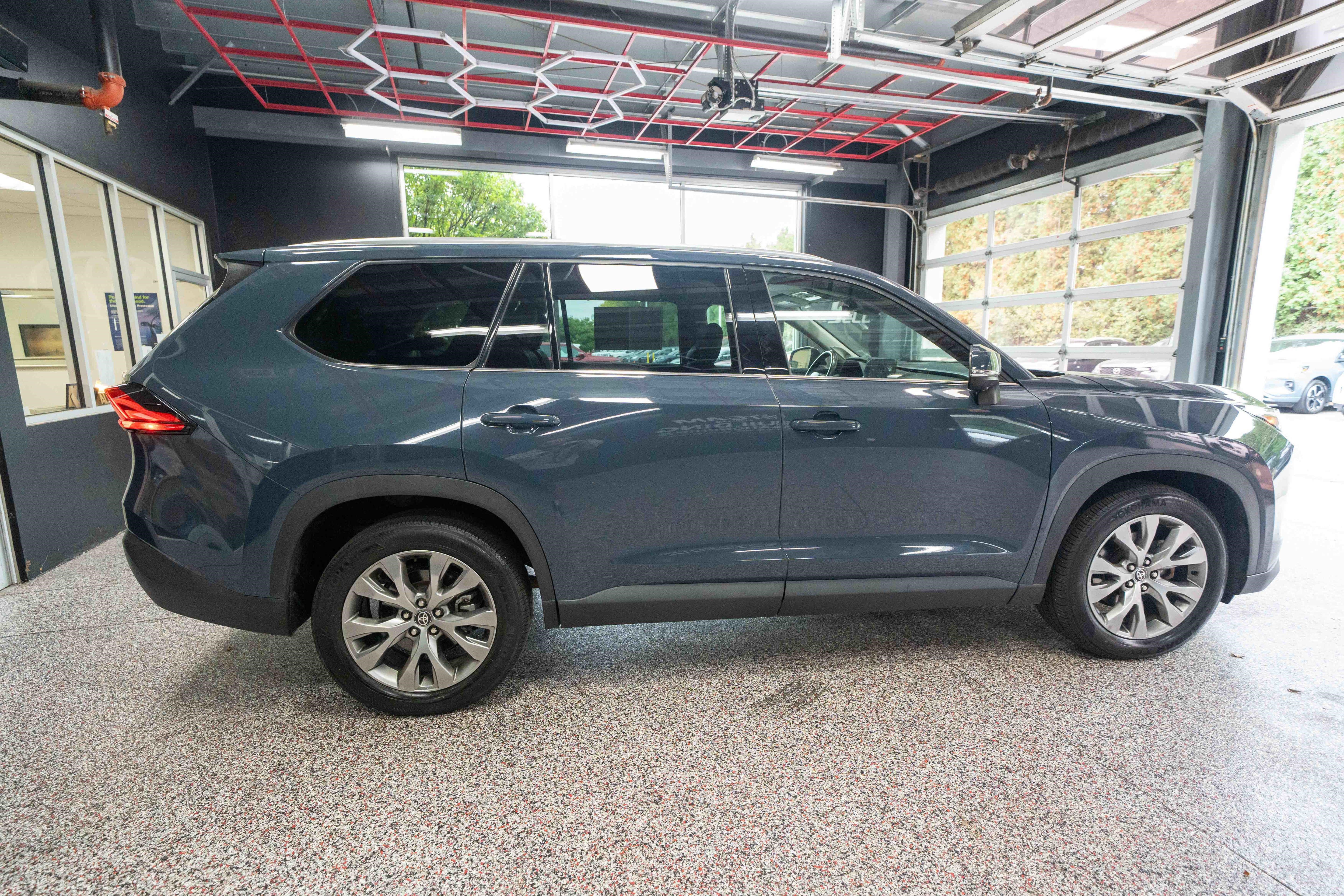 Used 2024 Toyota Grand Highlander AWD image 4