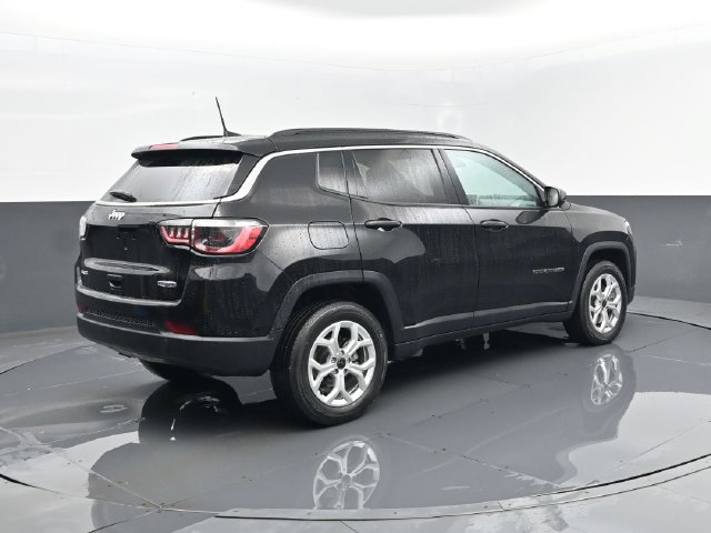 Used 2025 Jeep Compass Latitude AWD/4WD image 22