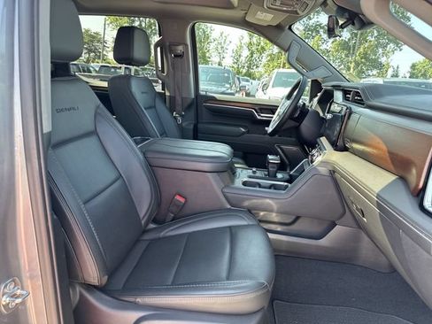 Used 2025 GMC Sierra 1500 Denali w/ Technology Package AWD/4WD image 29