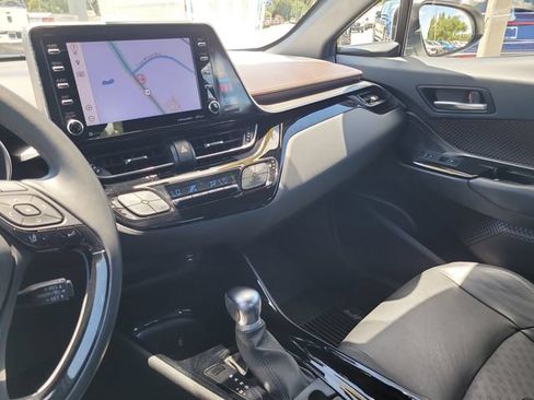 Used 2019 Toyota C-HR Limited FWD image 20