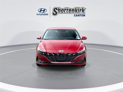Used 2023 Hyundai Elantra Limited image 3