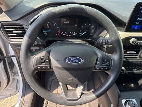 Used 2020 Ford Escape SE image 19