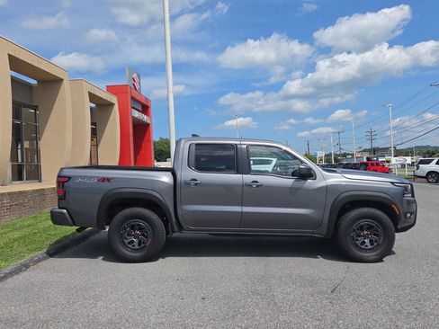 Used 2026 Nissan Frontier PRO-4X AWD/4WD image 2
