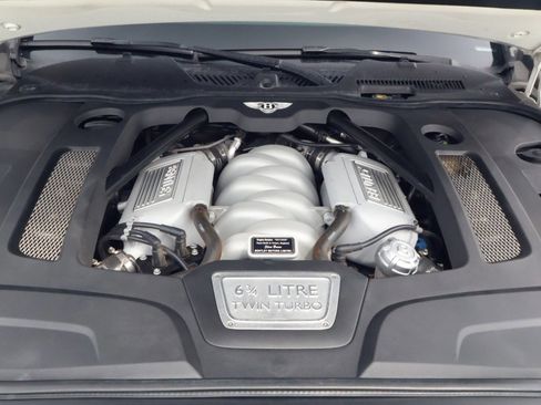 Used 2017 Bentley Mulsanne image 21