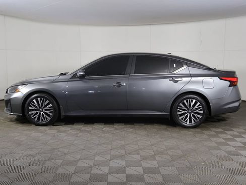 Used 2023 Nissan Altima 2.5 SV w/ SV Premium Package FWD image 18