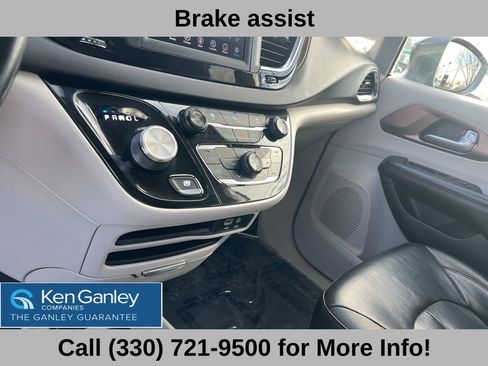 Used 2018 Chrysler Pacifica Touring-L image 34