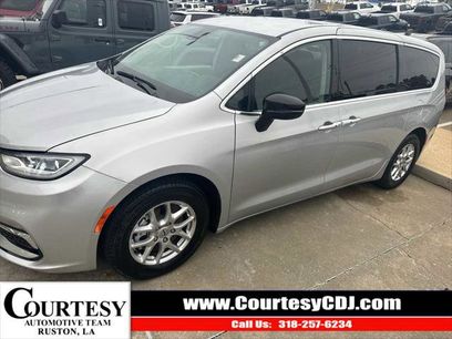 Certified 2024 Chrysler Pacifica Touring-L