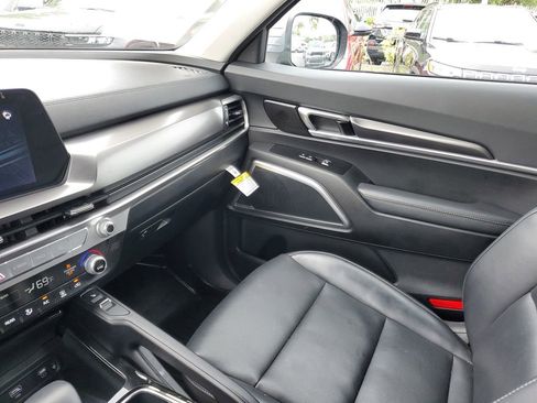 Used 2024 Kia Telluride S w/ S Sunroof Package image 19