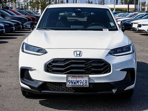 Used 2025 Honda HR-V Sport image 2