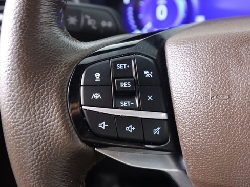 Used 2022 Ford Explorer King Ranch w/ Technology Package AWD/4WD image 12
