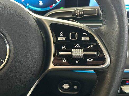 Used 2022 Mercedes-Benz GLE 350 4MATIC w/ AMG Line Exterior image 32