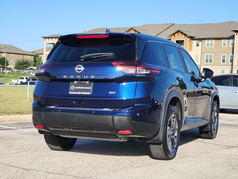 Used 2024 Nissan Rogue SV FWD image 3