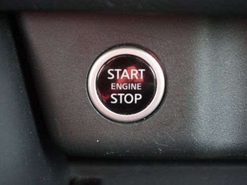 Used 2023 Nissan Rogue SV image 15