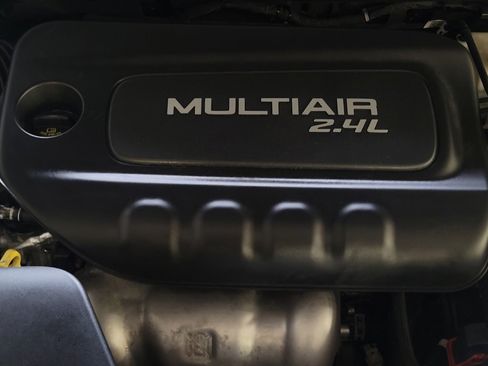 Used 2019 Jeep Cherokee Latitude w/ Cold Weather Group FWD image 30