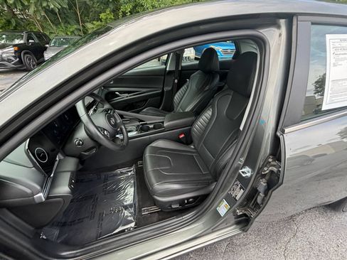 Used 2025 Hyundai Elantra Limited FWD image 33