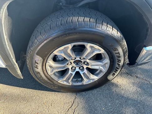 Used 2024 GMC Sierra 1500 SLT image 40