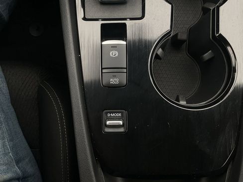 Used 2025 Nissan Rogue SV FWD image 23