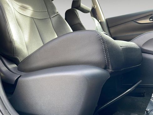 Used 2016 Nissan Rogue SL w/ SL Premium Package image 4