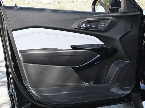 New 2026 Chevrolet Trax LT w/ LPO, Blackout Package image 16