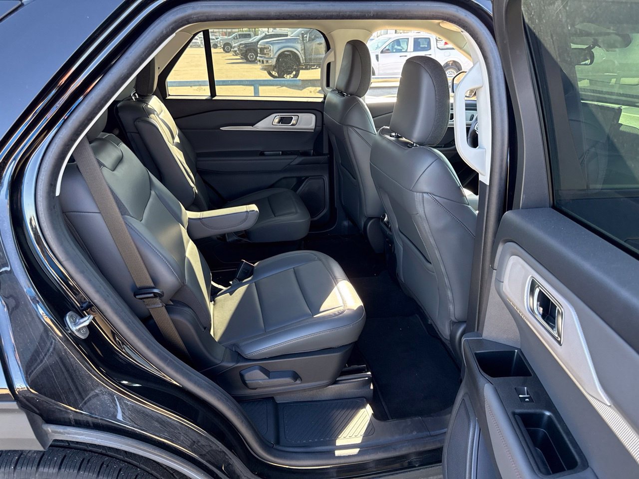 Used 2025 Ford Explorer Active w/ Active Comfort Package RWD image 12