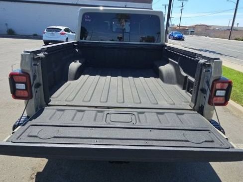 Used 2020 Jeep Gladiator Rubicon AWD/4WD image 5
