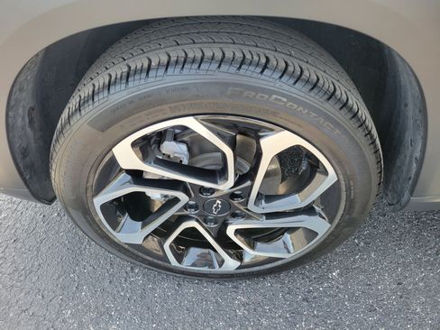 Used 2025 Chevrolet Trax RS w/ Sunroof Package FWD image 35