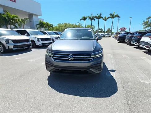 Used 2023 Volkswagen Tiguan SE FWD image 3