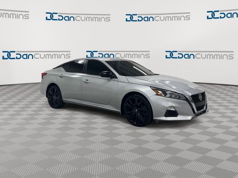 Used 2019 Nissan Altima 2.5 SR w/ SR Premium Package AWD/4WD image 2