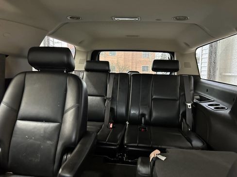 Used 2010 GMC Yukon XL SLT image 5