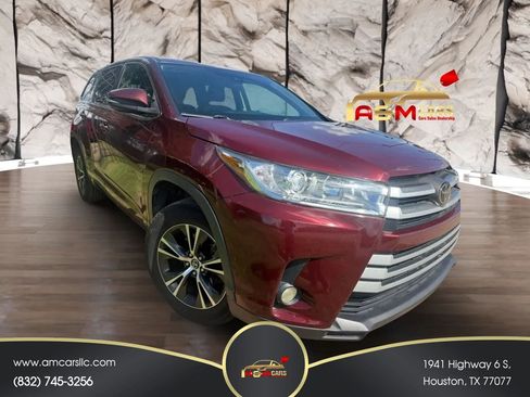 Used 2017 Toyota Highlander Plus FWD image 2