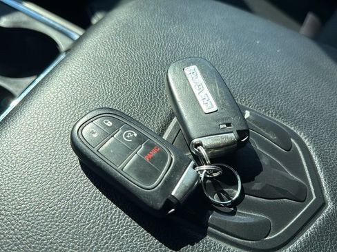 Used 2017 RAM 1500 Laramie AWD/4WD image 31