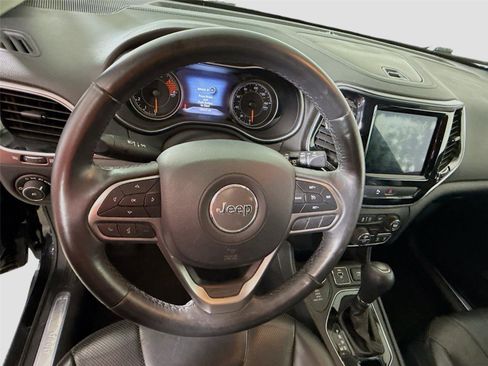 Used 2019 Jeep Cherokee Limited AWD/4WD image 5