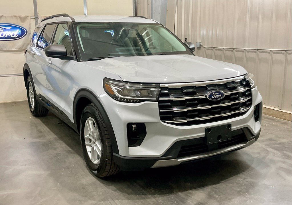 Used 2026 Ford Explorer Active w/ Active Comfort Package RWD image 2