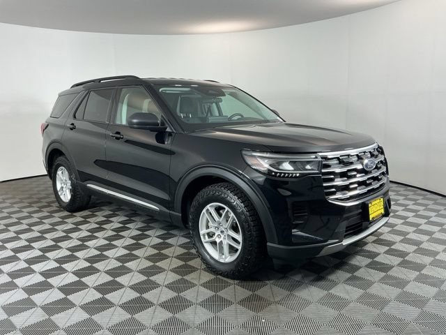 Used 2025 Ford Explorer Active AWD/4WD image 3