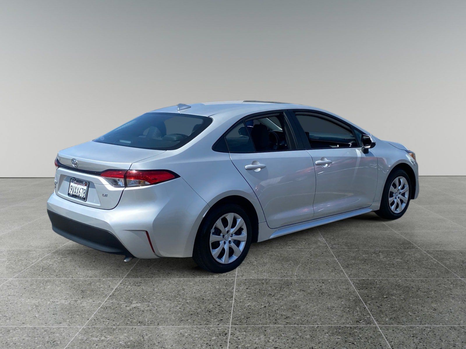 Used 2025 Toyota Corolla LE FWD image 5