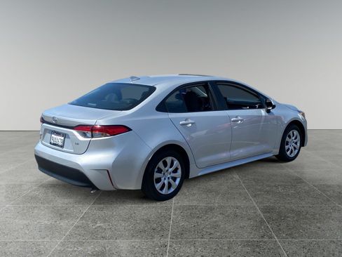 Used 2025 Toyota Corolla LE FWD image 5